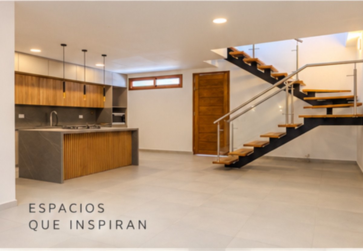 Interior moderno con cocina y escalera